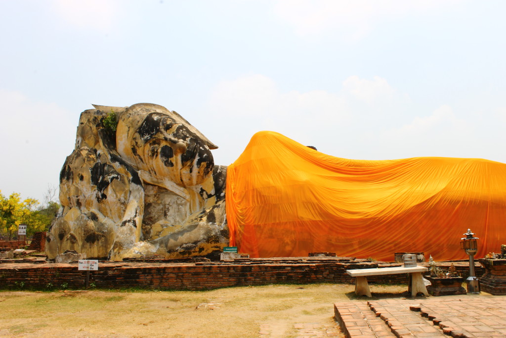 Giant reclining Buddha