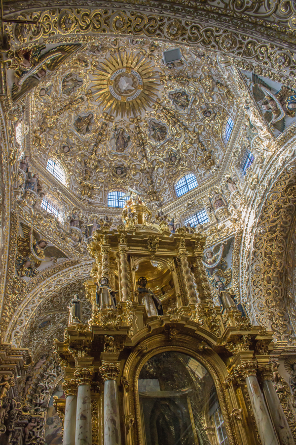 The GORGEOUS Rosary Chapel in the Iglesia de Santo Domingo in Puebla. This chapel has been called the 8th wonder of the modern world!