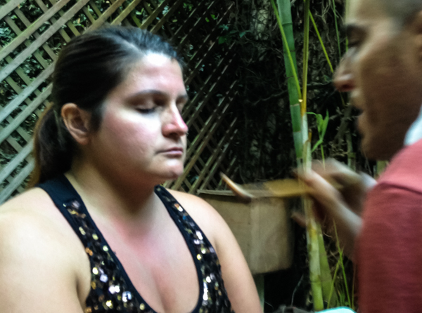 Katy getting her nose rapéd.